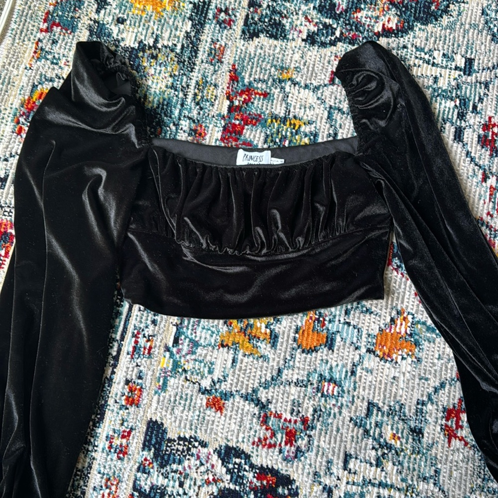 Velvet long sleeve crop top